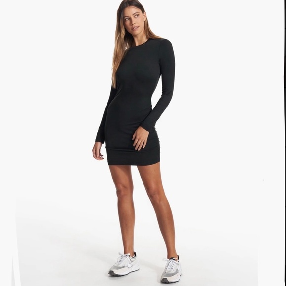 Vuori women’s long Sleeve Halo Essential Dress Black Heather Size M NWT - Picture 2 of 13